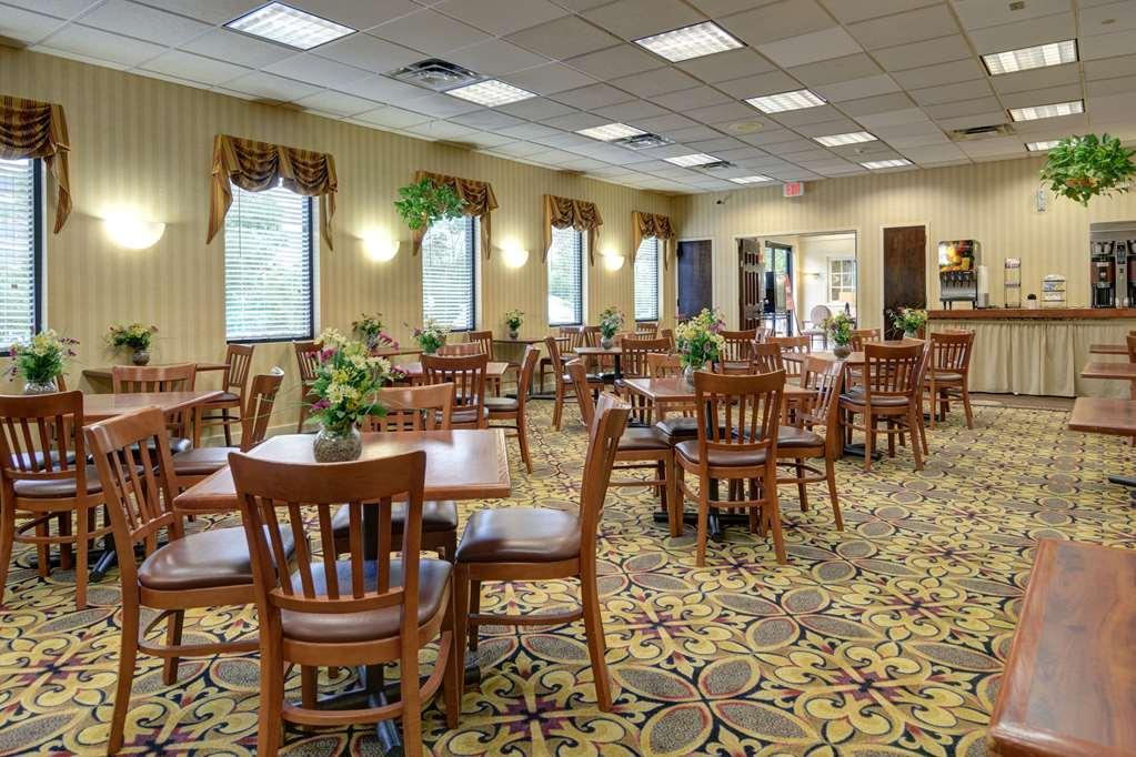 Suburban Studios Tysons Corner فيينا المطعم الصورة