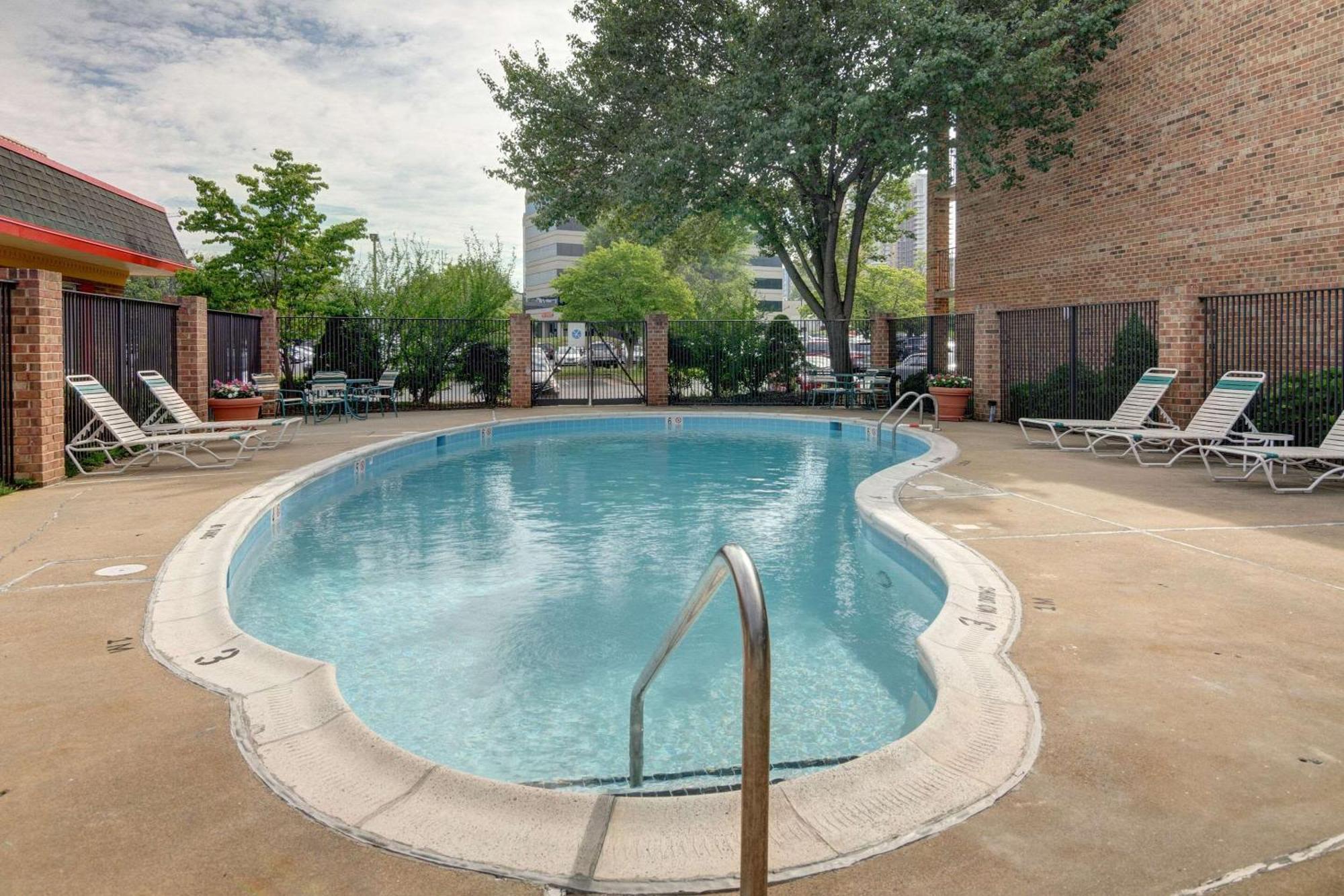 Suburban Studios Tysons Corner فيينا المظهر الخارجي الصورة