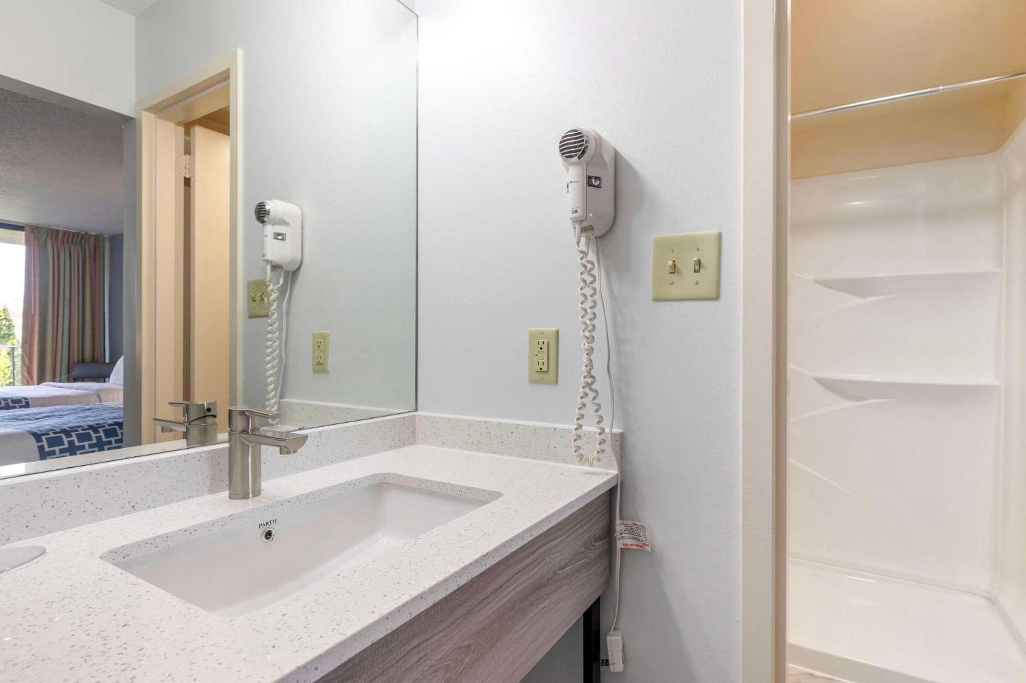 Suburban Studios Tysons Corner فيينا المظهر الخارجي الصورة