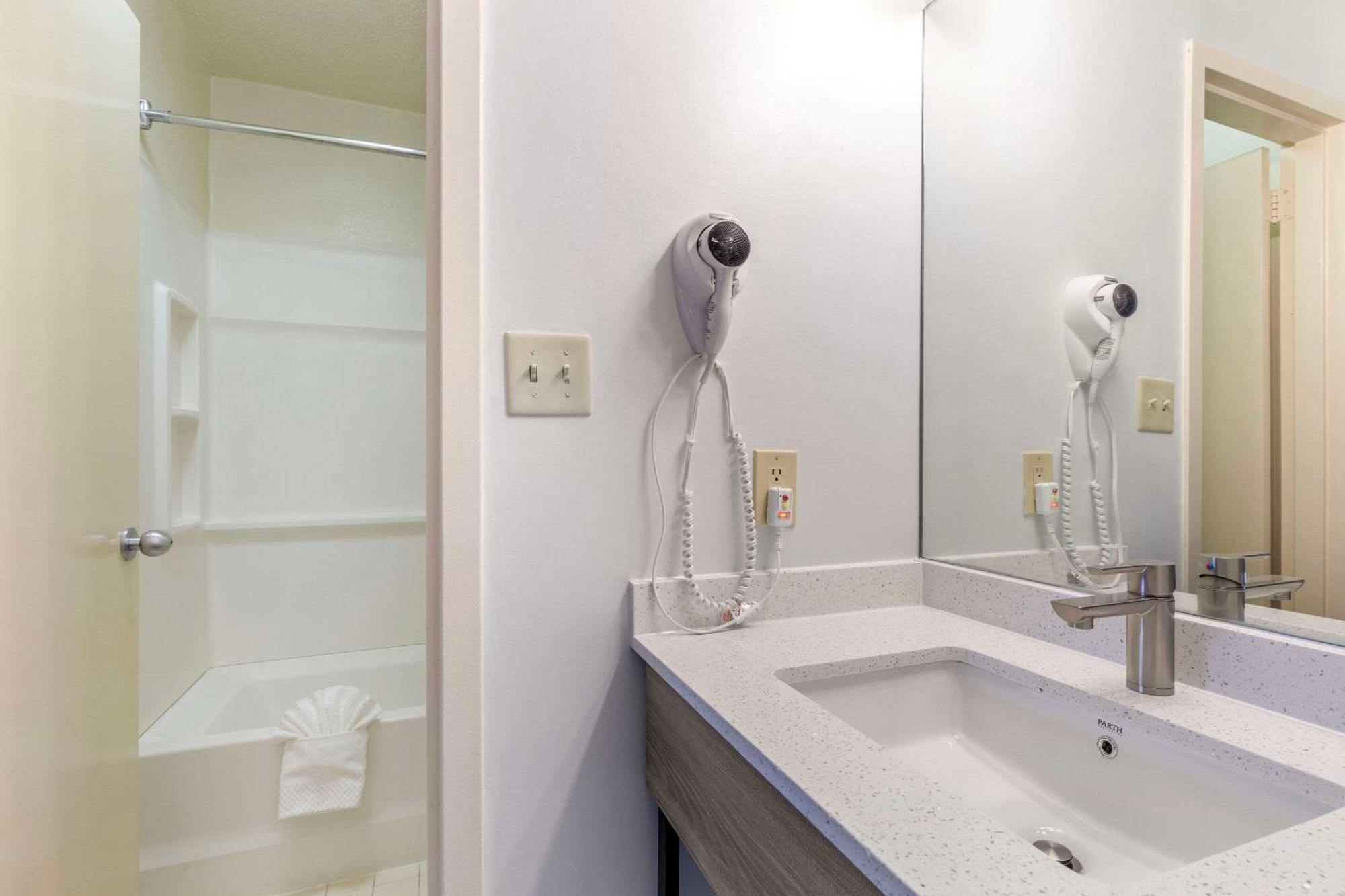 Suburban Studios Tysons Corner فيينا المظهر الخارجي الصورة