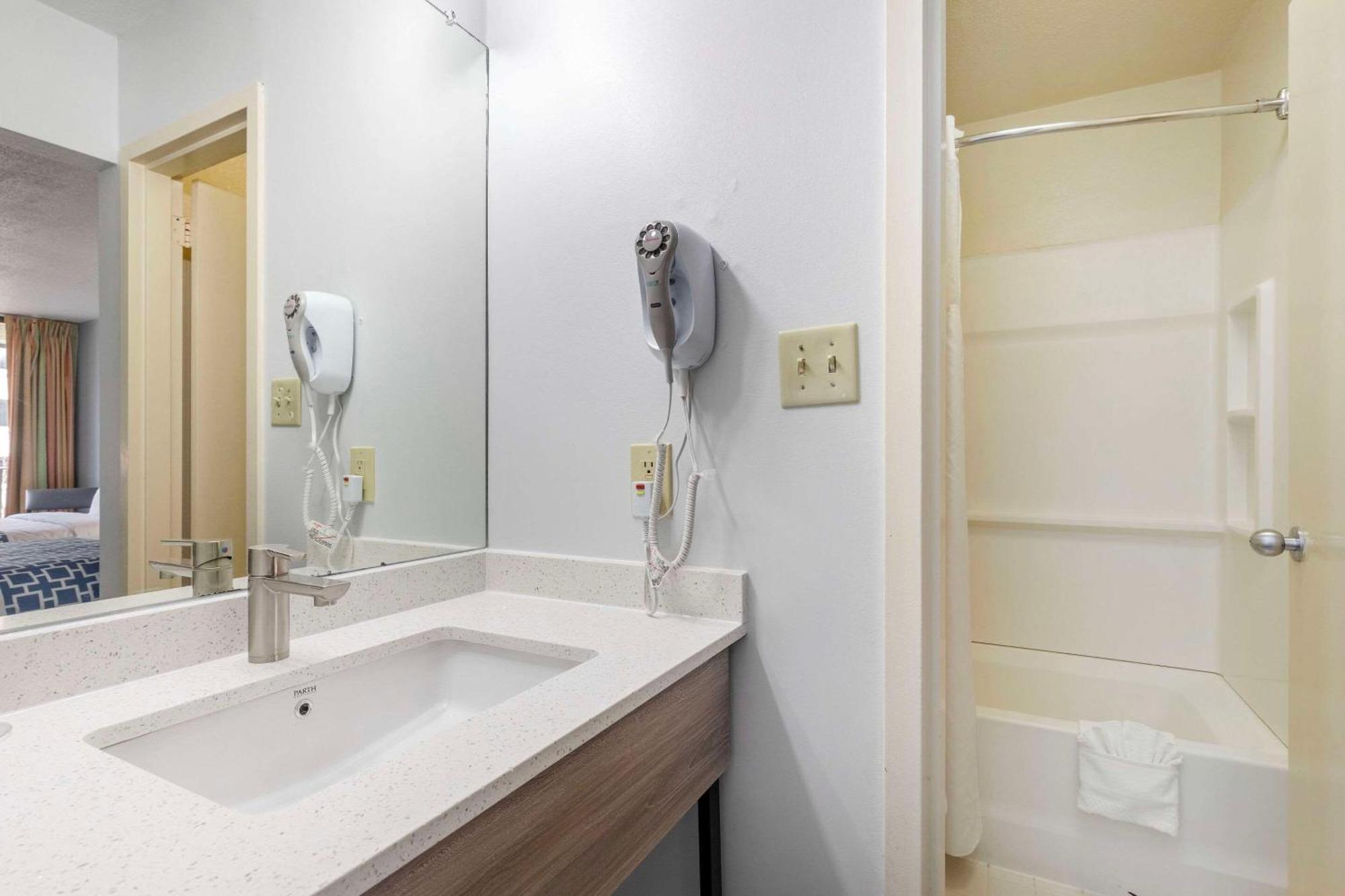 Suburban Studios Tysons Corner فيينا المظهر الخارجي الصورة