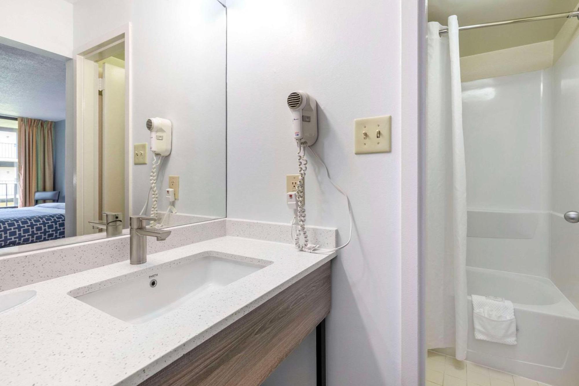 Suburban Studios Tysons Corner فيينا المظهر الخارجي الصورة