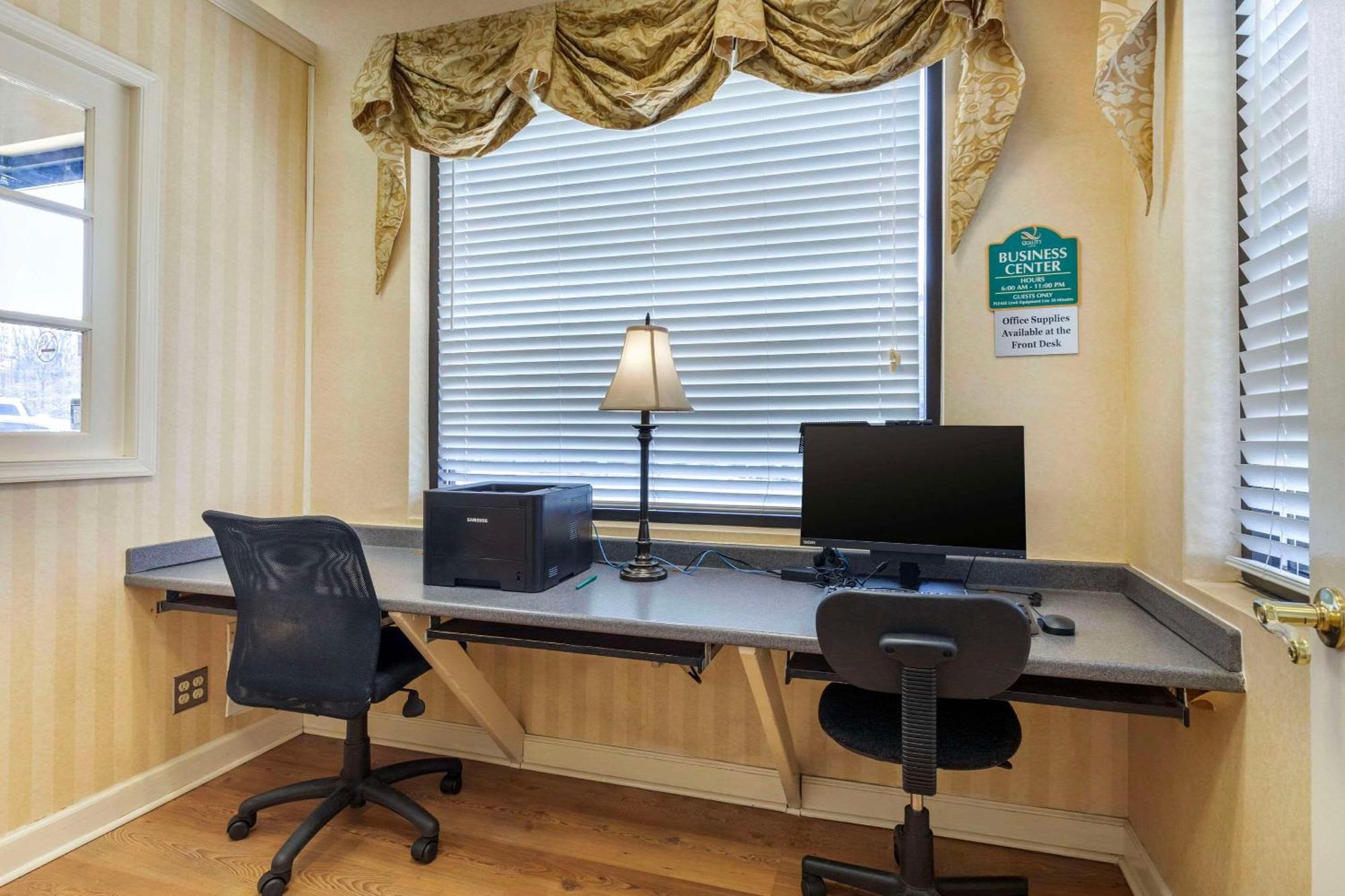 Suburban Studios Tysons Corner فيينا المظهر الخارجي الصورة