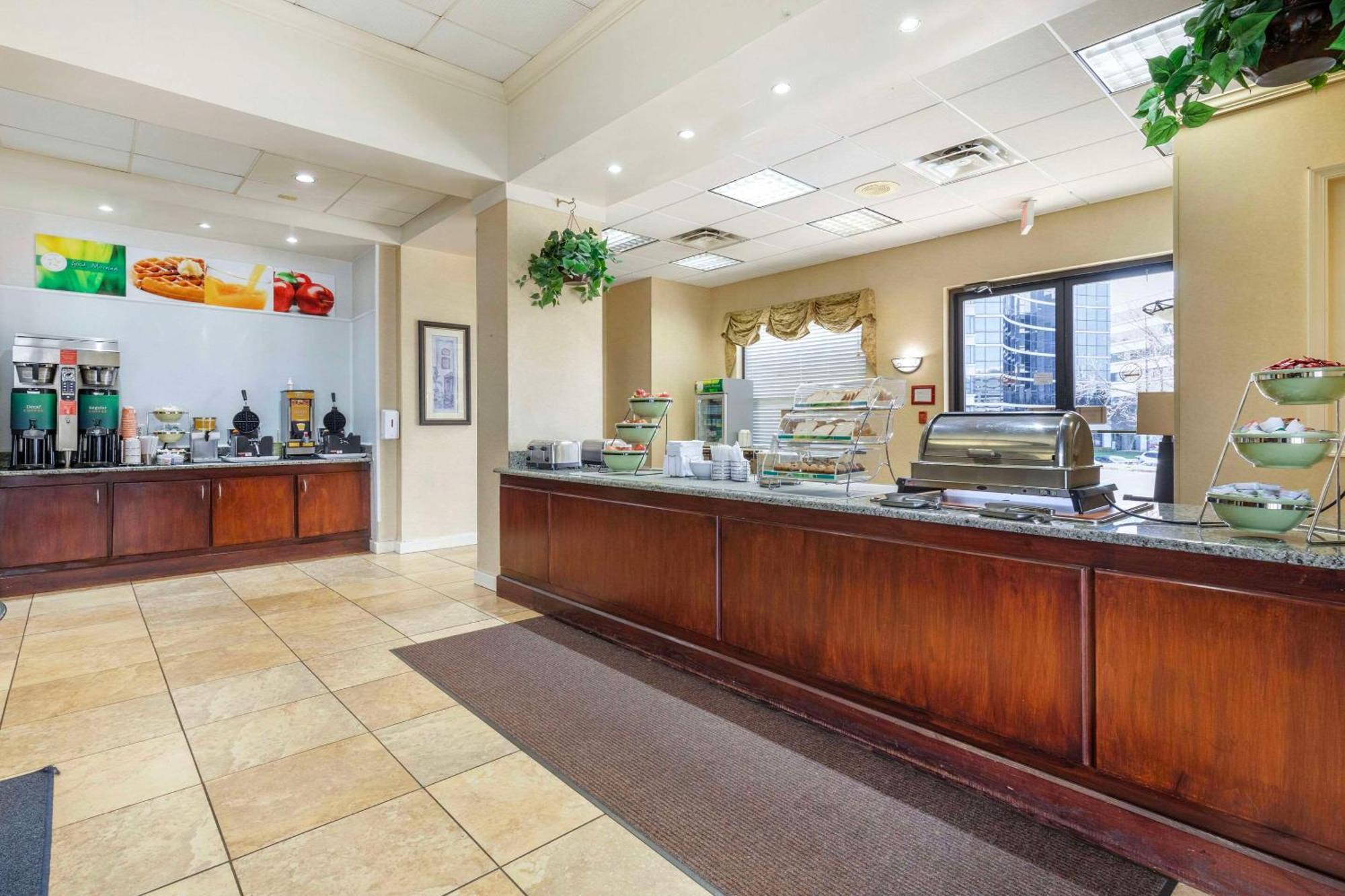Suburban Studios Tysons Corner فيينا المظهر الخارجي الصورة