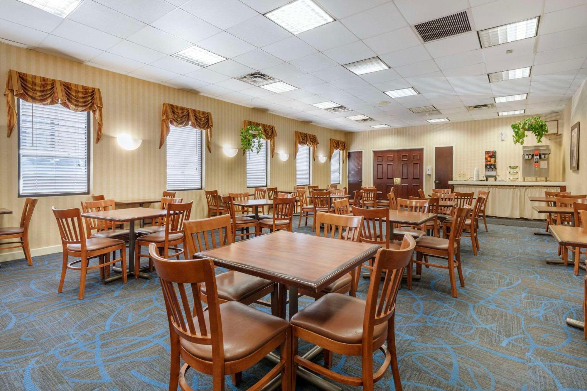 Suburban Studios Tysons Corner فيينا المظهر الخارجي الصورة