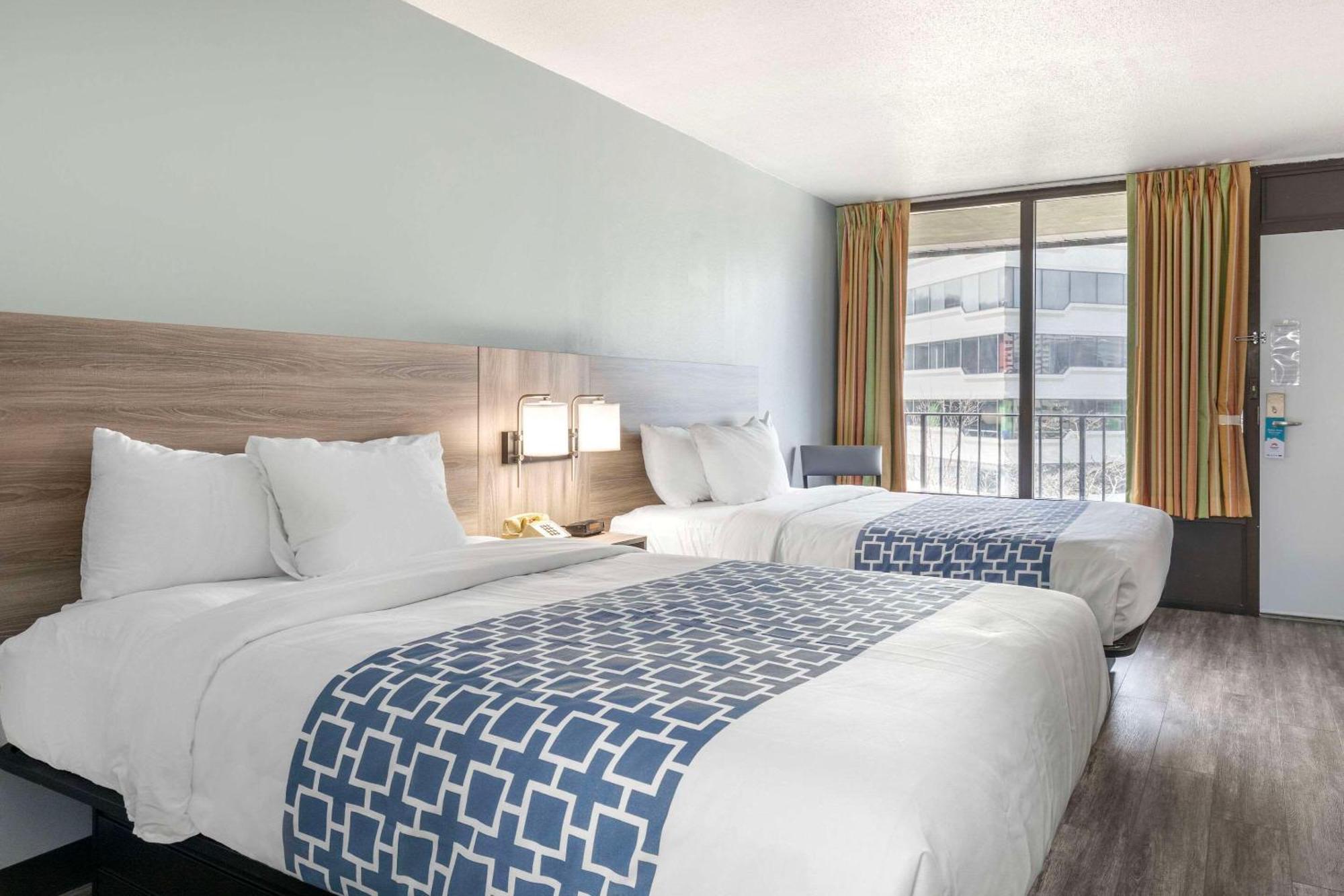 Suburban Studios Tysons Corner فيينا المظهر الخارجي الصورة